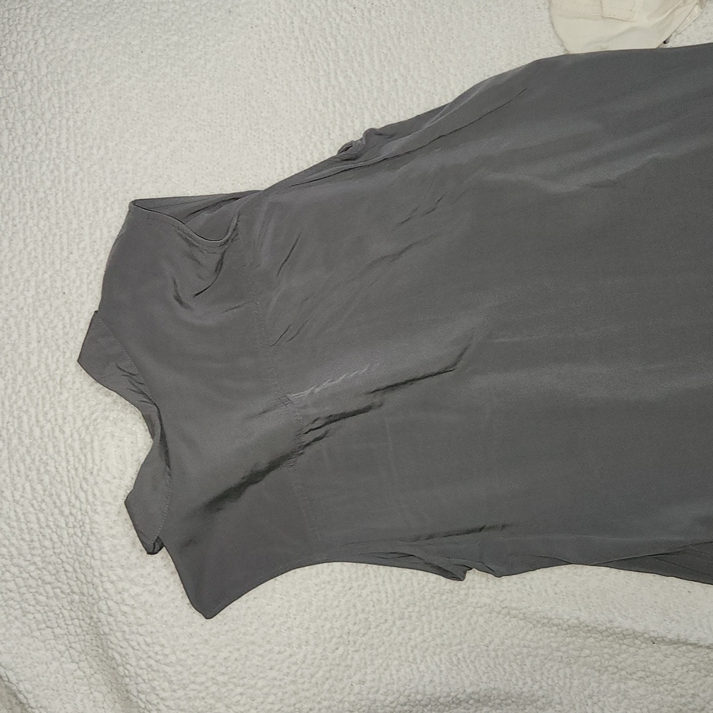 Two Womens Sleeveless Shirts. Both Large. Cream colored 100% Cotton. Grey is S - Picture 7 of 7